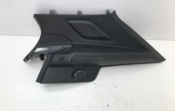 Volvo XC40 (D)pillar trim (top) 32244157