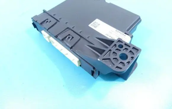 Toyota Avensis T270 Central body control module 88650-05310 IMPRK1291852