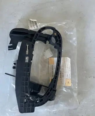BMW 7 E65 E66 Front door exterior handle/bracket 51217191574