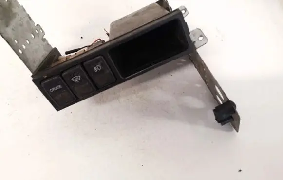 Subaru Legacy Cruise control switch 