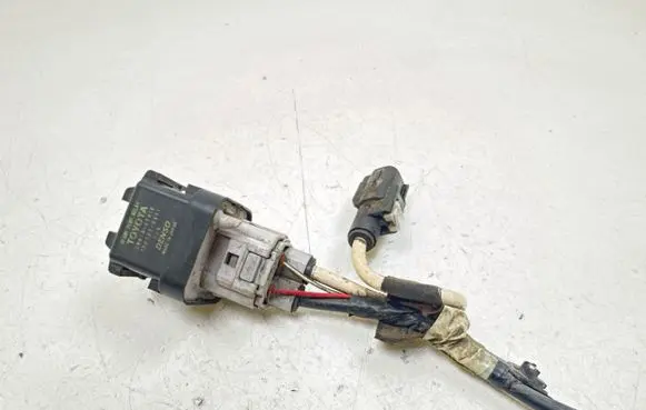 Toyota Avensis T270 Glow plug pre-heat relay 2861067010 1567000671