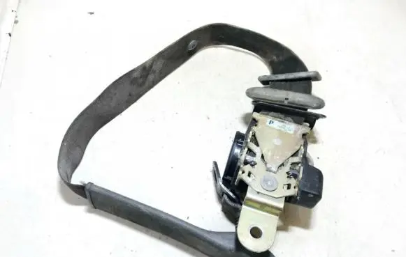 Mazda 626 Front seatbelt