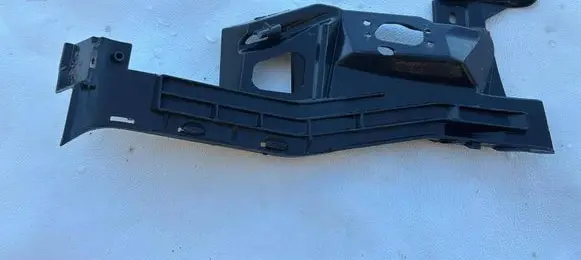 Mercedes-Benz C W204 Front bumper mounting bracket A2048850865