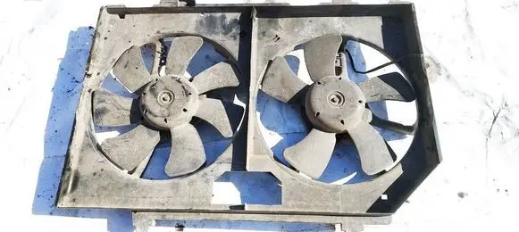 Nissan X-Trail T30 Radiator cooling fan shroud 