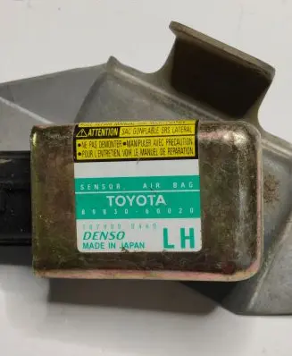 Toyota Land Cruiser (J120) Airbag deployment crash/impact sensor 8983060020 1879000460