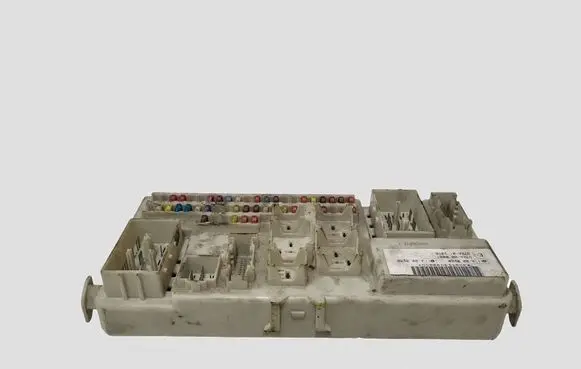 Ford Focus C-MAX Fuse module 97RA000001 4M5T14A073BJ 301006
