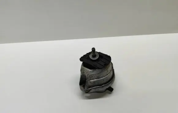 BMW 5 E60 E61 Engine mount bracket