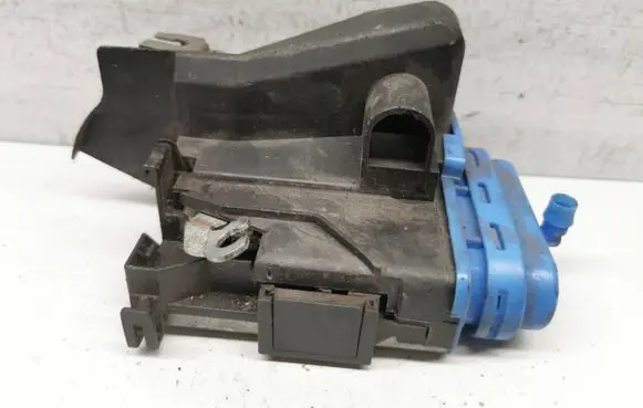 Audi A6 S6 C4 4A Rear door lock 4D0185A