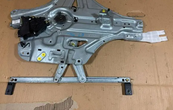 KIA Magentis Front door window regulator with motor 824502G010