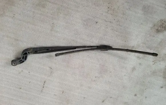 Land Rover Discovery 3 - LR3 Front wiper blade arm