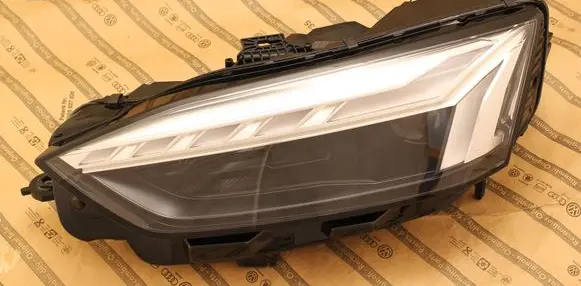 Audi A5 Headlight/headlamp 8W6941039