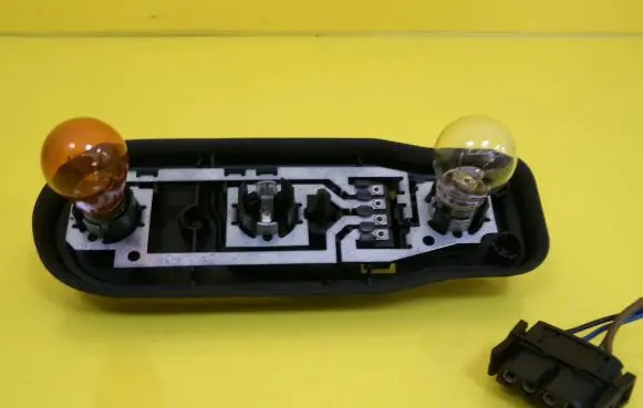BMW 5 E39 Tail light bulb cover holder 2496339