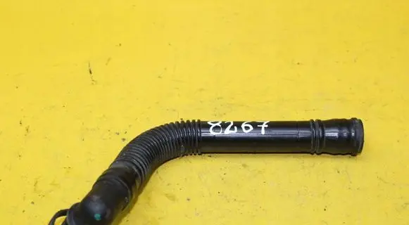 Volkswagen Touran III Breather hose/pipe 3C0129637B