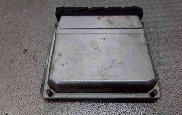 Volvo V70 Engine control unit/module 0281001776 09496667A