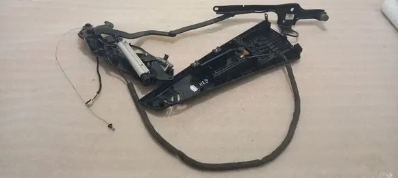 BMW 1 E82 E88 Convertible roof hinge 7174773