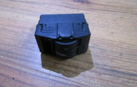 Audi A6 S6 C5 4B Headlight level height control switch 4B0919094 04052205