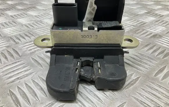 Volkswagen Golf VII Tailgate/trunk/boot lock/catch/latch 5G6827505