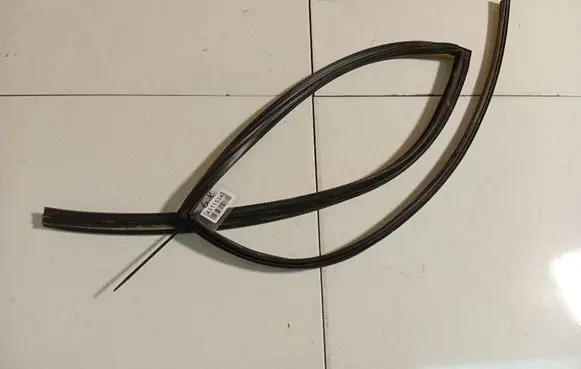 Nissan Tiida C11 Rubber seal rear door 