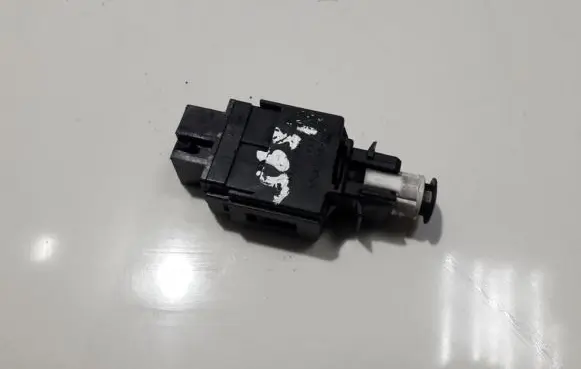 Volvo S70 V70 V70 XC Brake pedal sensor switch 9128577