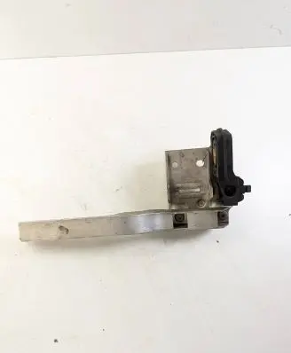 BMW 5 F10 F11 Radiator mount bracket 7186514