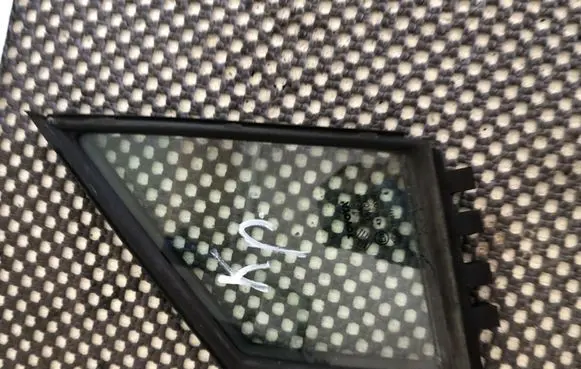 Toyota Corolla Verso E121 Front triangle window/glass 