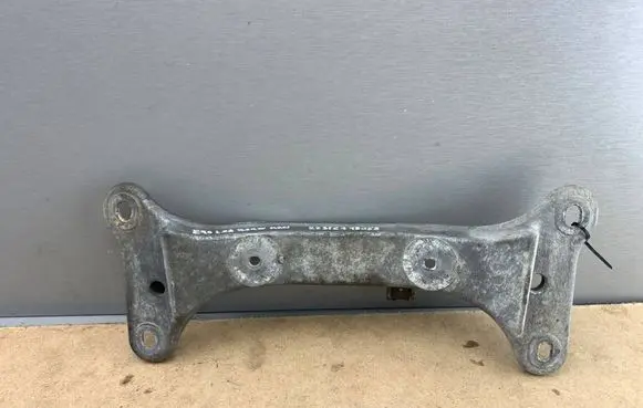 BMW 3 E90 E91 Gearbox mounting bracket 6778058 22316778058 22316760300