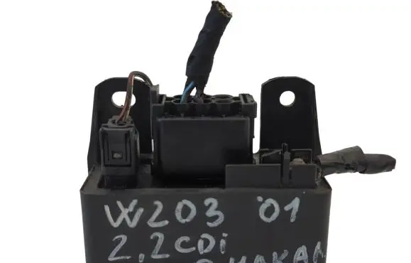 Mercedes-Benz C W203 Glow plug pre-heat relay 2104400581