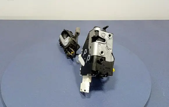Peugeot Expert Front door lock 9681334980