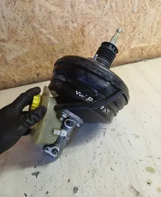 Volkswagen PASSAT B5.5 Brake booster 4B3612105A