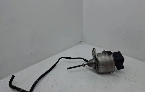 Volkswagen Golf VI Turbine electric control actuator 03L253056 740043757 740043737
