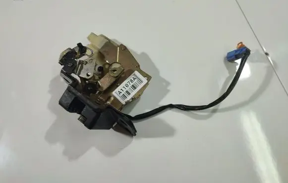 Honda Jazz Tailgate/trunk/boot lock/catch/latch 020126