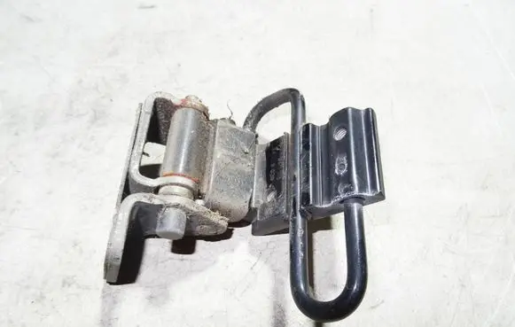 Audi A4 S4 B6 8E 8H Rear door lower hinge 8E0833411