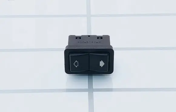 BMW 5 E39 Electric window control switch 8368974