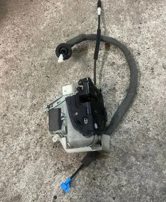 Audi A1 Front door lock 8J1837015C