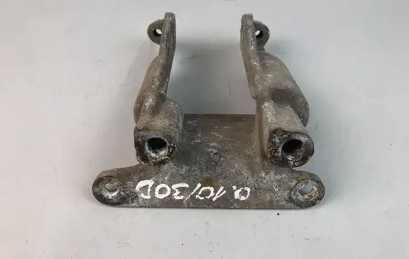 Subaru Outback Engine mounting bracket