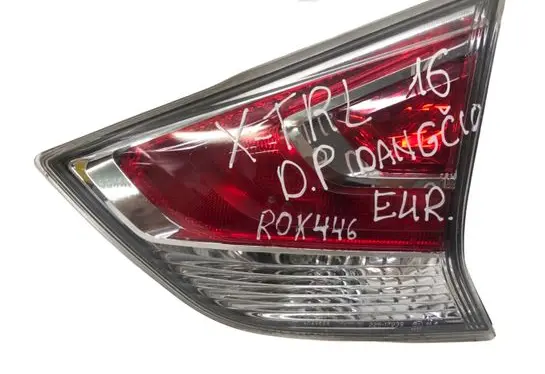 Nissan X-Trail T32 Tailgate rear/tail lights