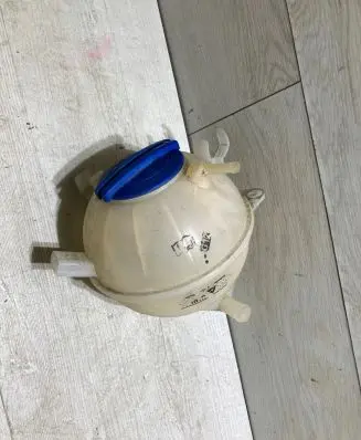 Volkswagen Beetle A5 Coolant expansion tank/reservoir 5C0121407