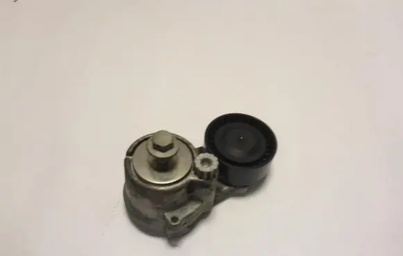 Opel Insignia B Timing belt tensioner 55570067