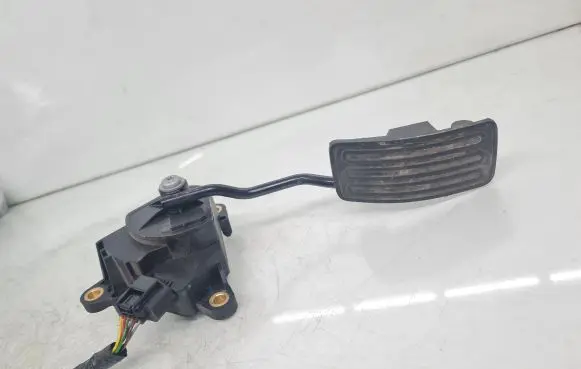 Nissan Qashqai Accelerator throttle pedal 2398B02304 02304 2398B