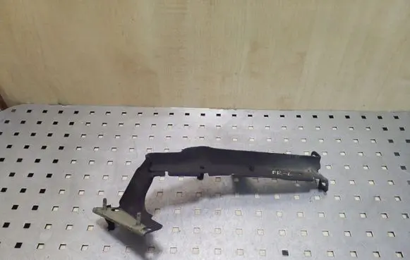 Fender mounting bracket