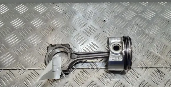 Mazda 3 II Piston with connecting rod