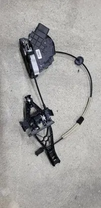 Volvo XC60 Front door lock 30799312