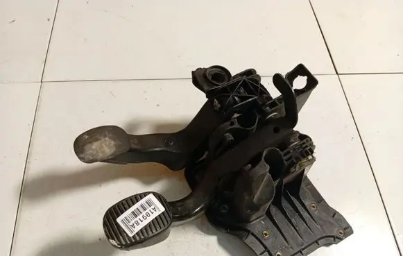 Alfa Romeo 147 Brake pedal 3809370012