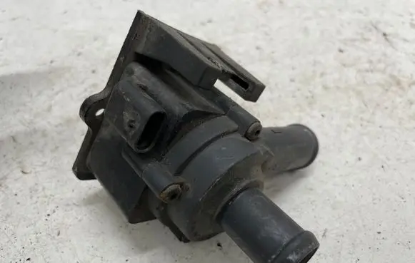 Volkswagen Golf VII Electric auxiliary coolant/water pump 8K0965561A