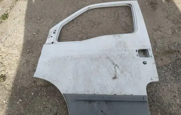 Iveco Daily 40.8 Front door baltos
