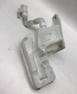 Volkswagen Golf VIII Windshield washer fluid reservoir/tank 5FF955453 5WA955453A