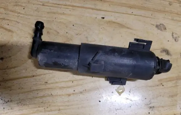 Audi A5 8T 8F Headlight washer spray nozzle 8T0955101A