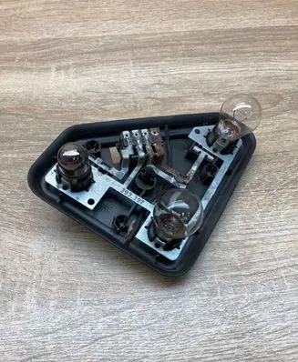 BMW 5 E39 Tail light bulb cover holder 8371325
