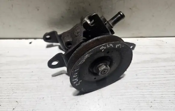 Nissan Sunny Power steering pump 0116R