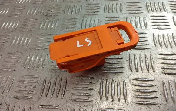 Lexus LS 460 - 600H Battery relay fuse 